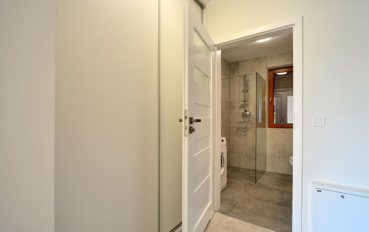 Apart-Invest Apartament Grottgera Studio 3 ชกลาร์สกา ปอเรมบา ภายนอก รูปภาพ
